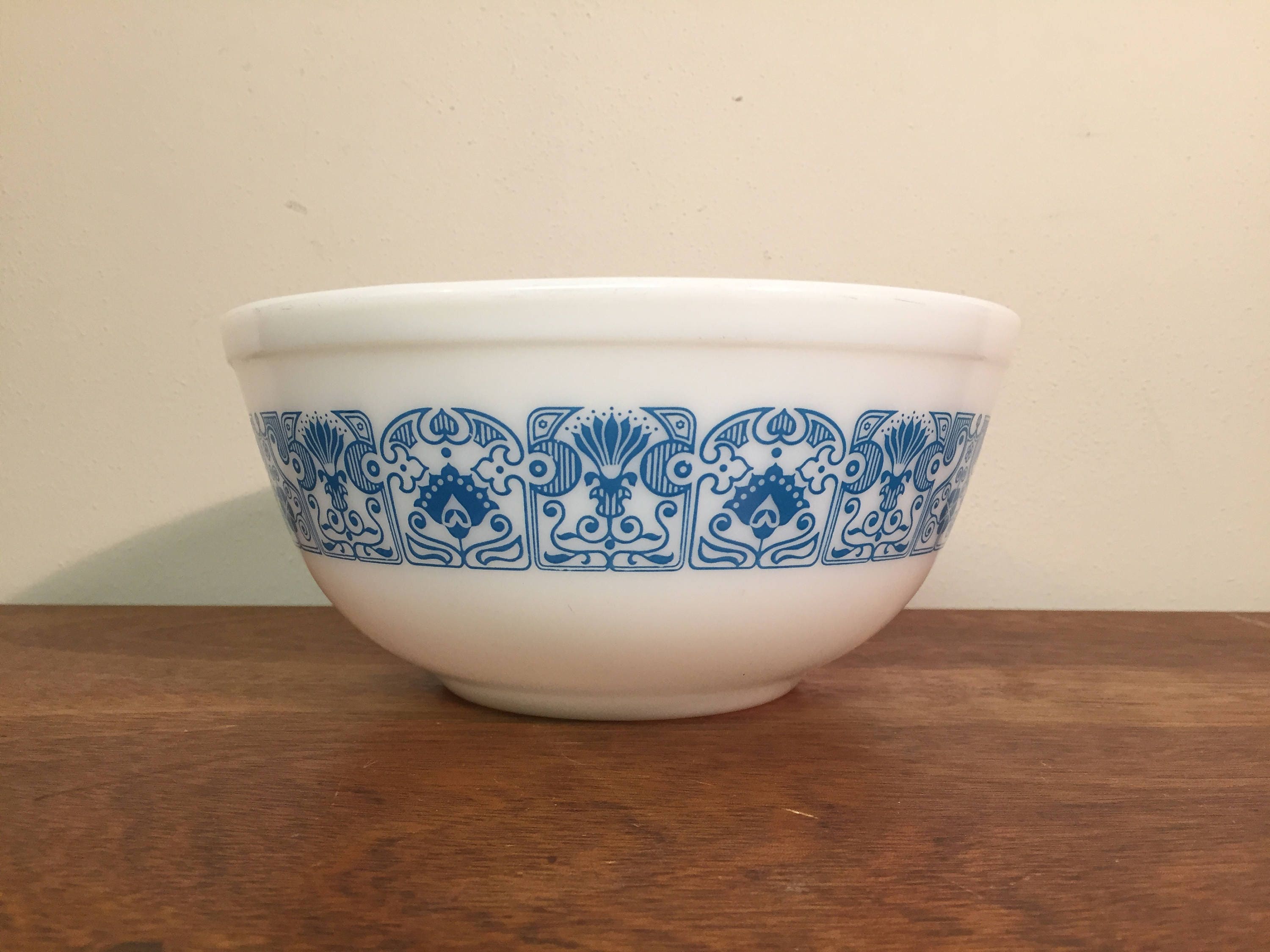 Pyrex Horizon Blue Mixing Bowl 403 2.5 qt.
