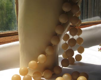 creamy faux pearl necklace