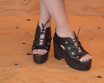 Unique Black & Brown Lace Up Carved Wooden Platform Sandals With Peep Toe And Stud Detail SZ 8.5 / 9