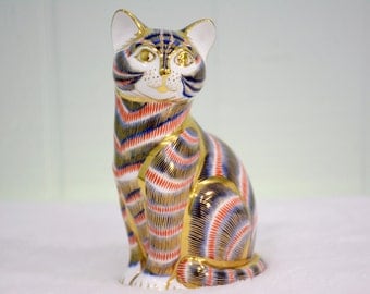 royal crown derby cat figurine