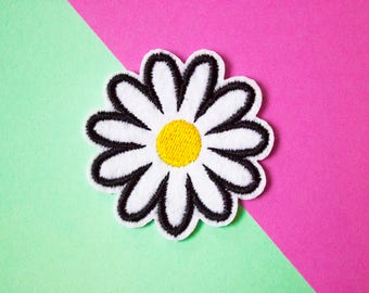 Daisy Embroidered Patch // Small Patch // Amazing Quality // Iron On Patch // Cute Flower Patch // Vegan Patch