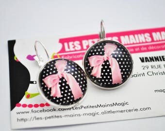 earring retro chic black has white dots and pink bow
