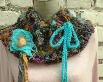 Cowl, snood, crocheted with handspun yarn, "Funny"