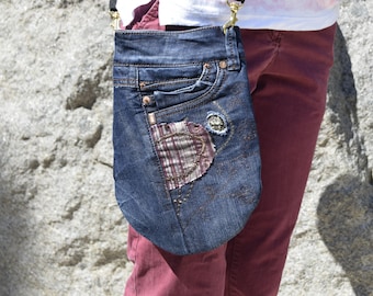 Small crossbody bag , Recycled blue jean messenger bag , Travel purse Side bag Denim sling purse Upcycled shoulder purse Cross body bag