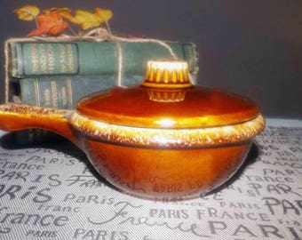 Vintage (c.1960s) Hull Pottery USA Brown Drip pattern covered onion soup bowl | individual casserole. Lid and stick handle. Oven-proof.