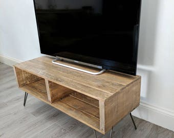 Retro Pallet TV Stand TURVAS in Light Oak & with Vintage Hairpin Legs
