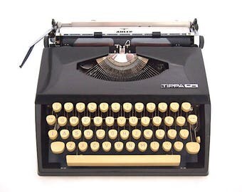 Tippa S Typewriter, Adler typewriter, Grundig typewriter, black typewriter, working state, working typewriter, portable typewriter, qwerty.