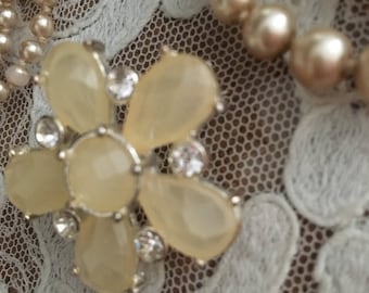 Gorgeous vintage flower brooch