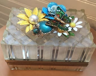 Vintage jewelry box with vintage mid century jewelry