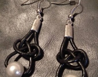 Black leather Celtic knot with a ivory pearl