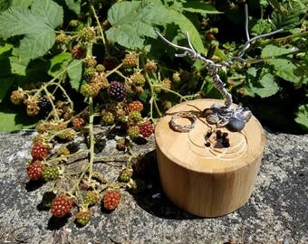 Ring Display Round Wood with a Solar Panel (Tall Size)
