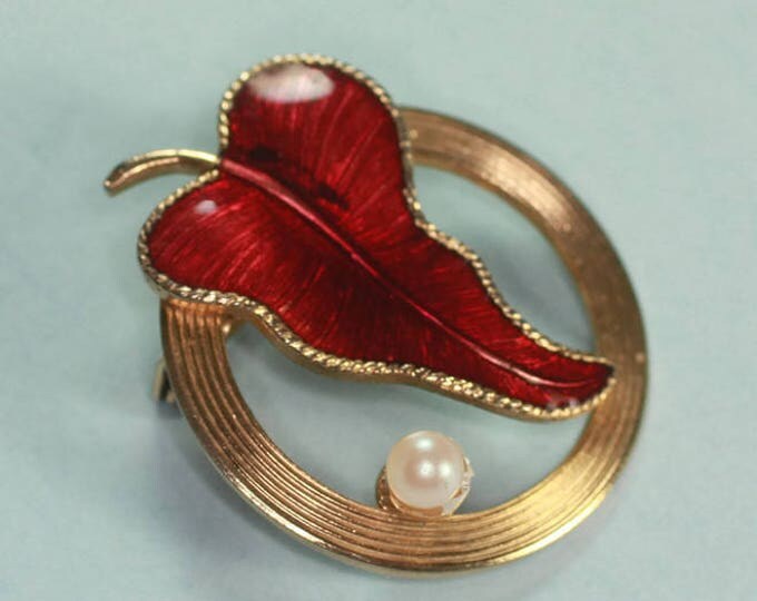 Anthurium Flower Circle Pin Faux Pearl Hawaiian Flower Gold Tone Vintage