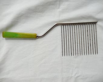 Green Marble Bakelite Cake Cutter