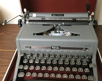 Vintage Royal Portable Typewriter Quiet Delux