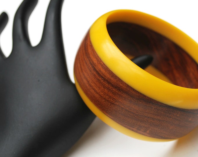 boho two tone Lucite bangle - Wood Brown - Mustard yellow - Vintage plastic bracelet