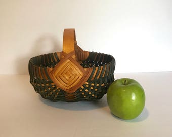 Small Beautifully made Buttocks Basket