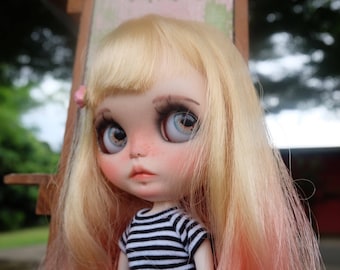 HOLA is Looking for love Ooak custom blythe by takudaaahouse