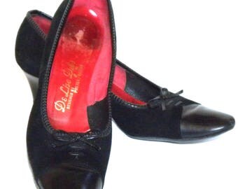 1940s 50s Black Kid Suede & Leather Pumps / De Liso Debs / Classic / Vintage size 8.5 AAA