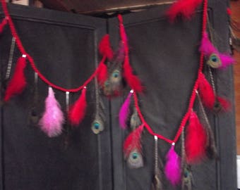 Garland of 2 meters No. 10 made hand dyed goose feathers and peacock feathers