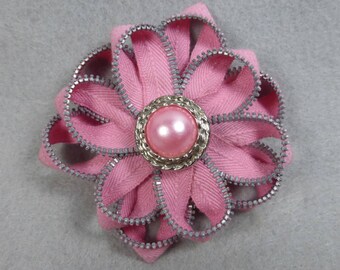 Pink Flower Brooch, Zipper Brooch, Pink Brooch, Pink Pin, Zipper Pin, Zipper Art, , Flower Pin, Upcycled, Recycled, Repurposed