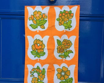 1970s Orange Floral Tea Towel. Kitsch Kitchen. Orange Pop Flowers. Unused. Orange and Green. Vintage Linens. Dish Cloth Wall Art Kitchenalia