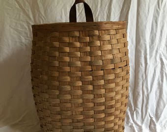 Large Vintage Adirondack Pack/Trapper's Basket with Leather Loop