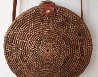 D'round rattan bag