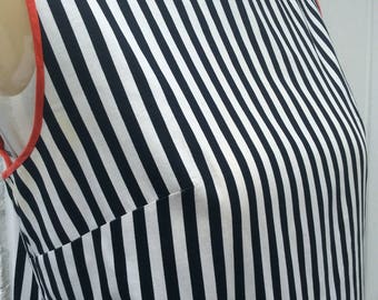 Graphic Monochrome 1960's Black and White Stripe Print Mini Shift Dress.