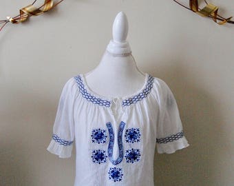 Vintage 1970's Grecian Floral Embroidered Peasant Top
