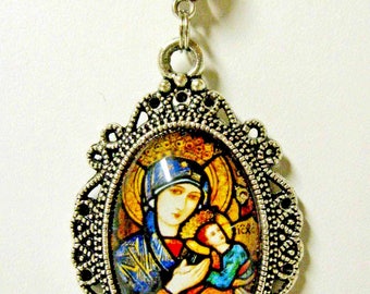 Our Lady of Perpetual Help pendant with chain - AP04-286