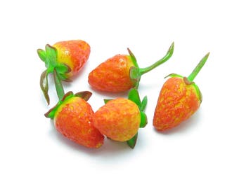 MINIATURE FRUIT Strawberry red 15mm