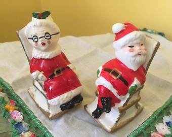 SHIPS FREE!! Vintage Enesco Mr. and Mrs. Claus Salt & Pepper Shakers