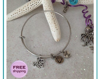 I Love Volleyball Charm Bracelet, Stainless Expandable Wire Bangle, Charm Bracelet, Volleyball Charm, Sports Charm, FREE SHIPPING