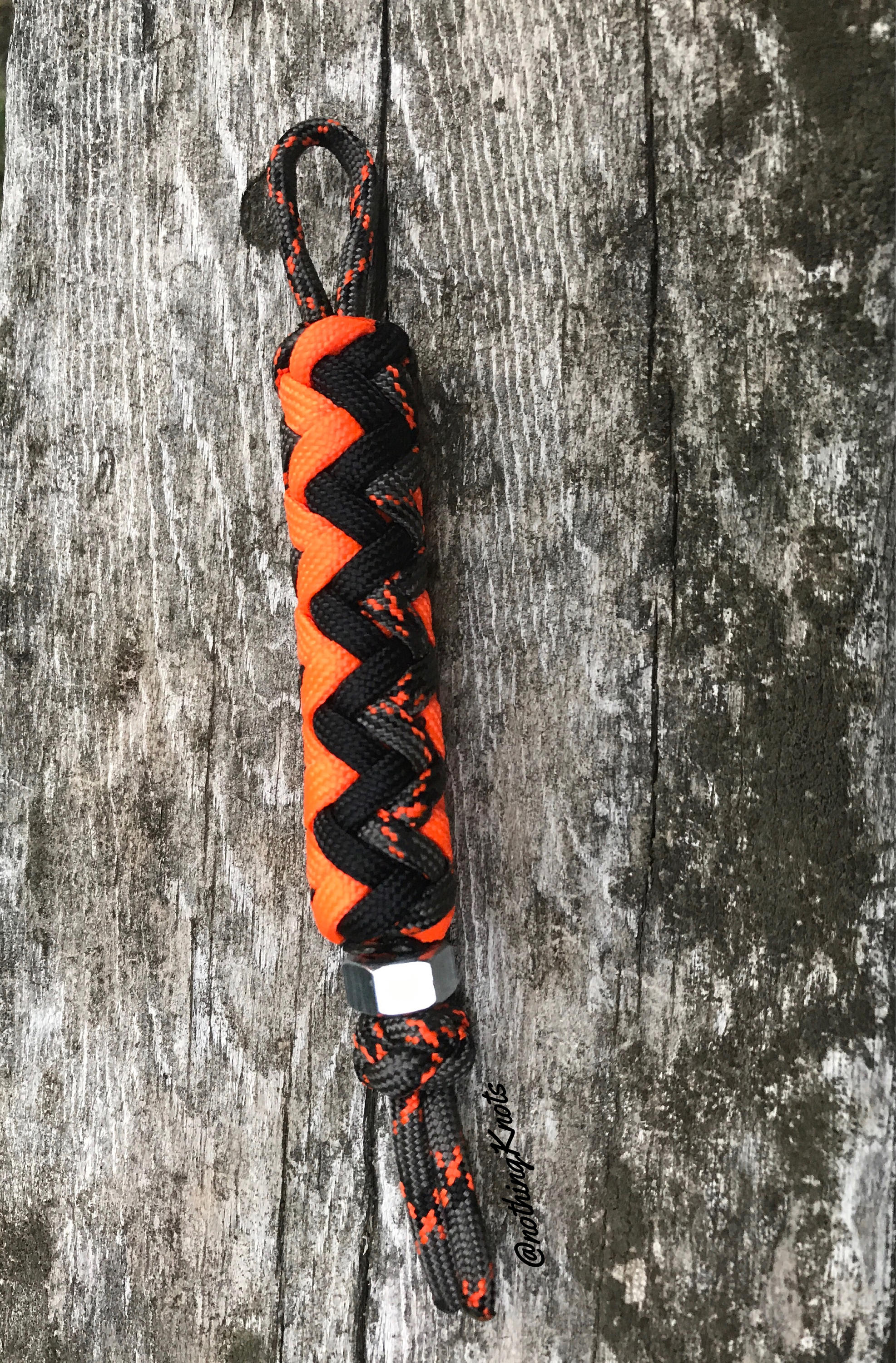 Gaucho fan knot paracord keychain