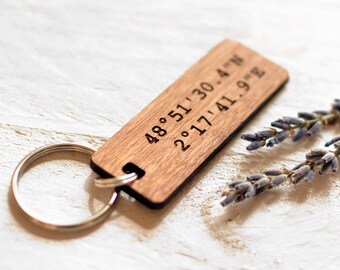 Engraved Wooden Coordinates Keyring Personalised Keychain Special Dates Custom Coordinates Keychain Walnut Wood