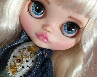 Custom Blythe Dolls For Sale by SOFIA... doll, doll blythe, custon factori, with outfis of additional gift... handmade by my... one sweety doll