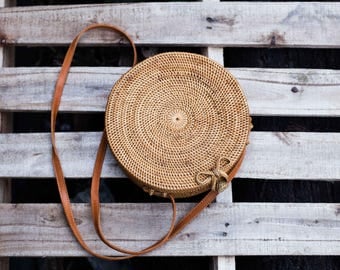 Round Ata Rattan woven Shoulder Bag with unique Clip, Unique Summer Round Bag with Unique Pattern , A Perfect Birthday Gift for Her