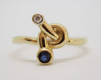 Beautiful yellow gold ring with a diamond and Sapphire 14 K
