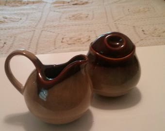 Modern-day creamer and sugar