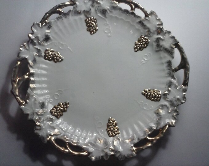 Vintage Reticulated Grapevine Plate !!Beautiful!!