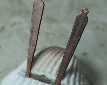 Hand hammered antique copper dangle drop size aprox 34mm long 5mm wide, 4 pcs (item ID YWXW04228ACK)