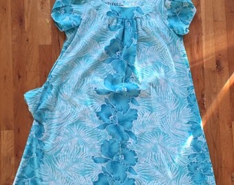 Vintage Hawaiian Muu Muu in aqua and white with hibiscus flowers Large