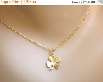 SALE Clover Necklace, Gold Clover Pendant, Lucky Charm, Shamrock, Leaf Necklace, Gold Filled, Simple Jewelry, Everyday Jewelry, Minimalist,