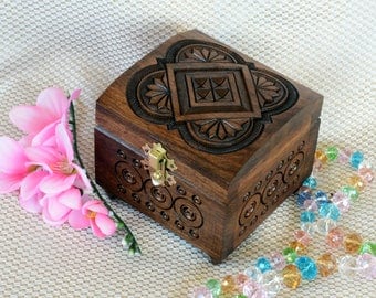 Wedding ring box Wood box Jewelry box Wooden box Memory box Ring box Jewellery box Jewelry boxes Wood carving Wood boxes boite a bijoux Q16