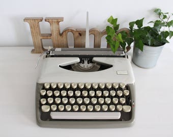 Adler Tippa gray small retro portable typewriter working condition original hard case