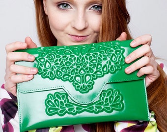 Clutch purse / vegan clutch bag / green vinyl handbag / embossed floral print / 100% vegan / fits phone & essentials / lucky green clutch
