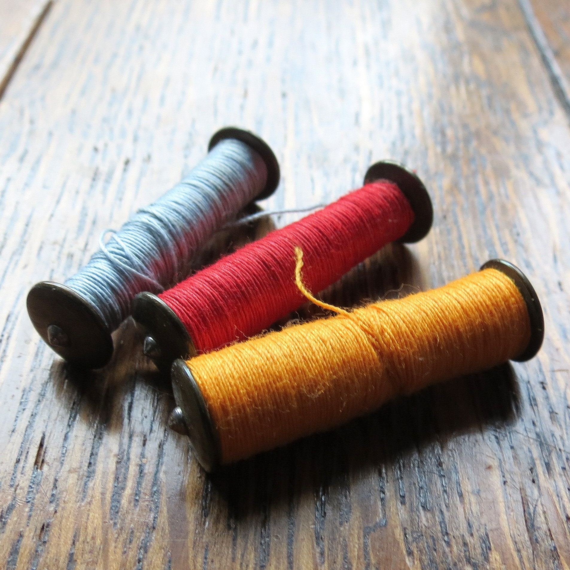 Shuttle Bobbins. Singer shuttle bobbins. Set of three bobbins. For use
