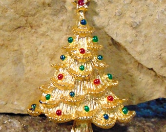 Vintage Rhinestone Christmas Tree Brooch – Shiny Green & Multicolor – Holiday Pin Gift