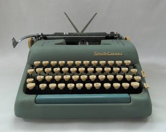1950's Working Smith Corona Silent Super Seafoam Green Manual Portable Typewriter with Tan Case, Portable Typewriter
