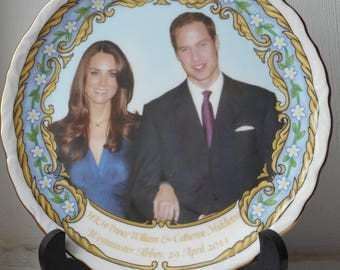 stunning collectable porcelain decorative royal family collectors plate